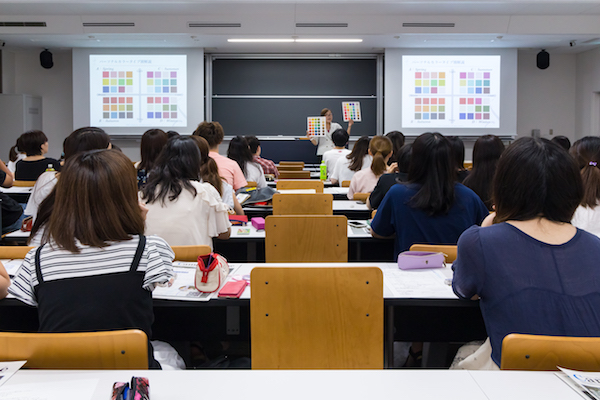 弊社スタイリストsaki*が拓殖大学でセミナーを行いました